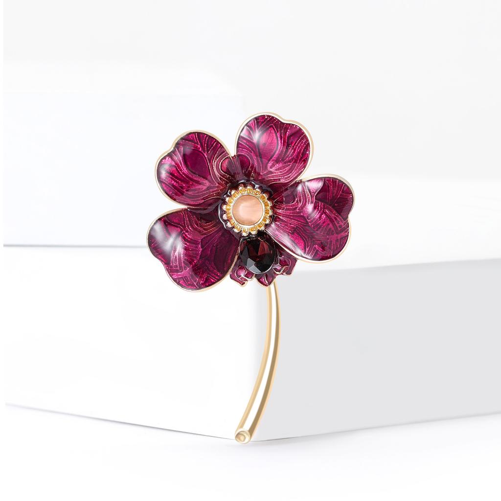 Classic Enamel Four Leaf Clover Brooches for Women Rhinestone Plant Pins Keychain Event Party New Year Gifts Jewelry Accessories