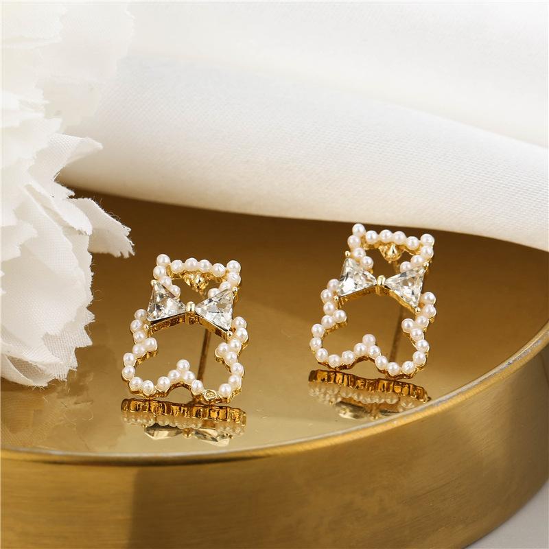 Simple Geometric Pearl Stud Earrings Exquisite Commuter Superior Earrings Earrings