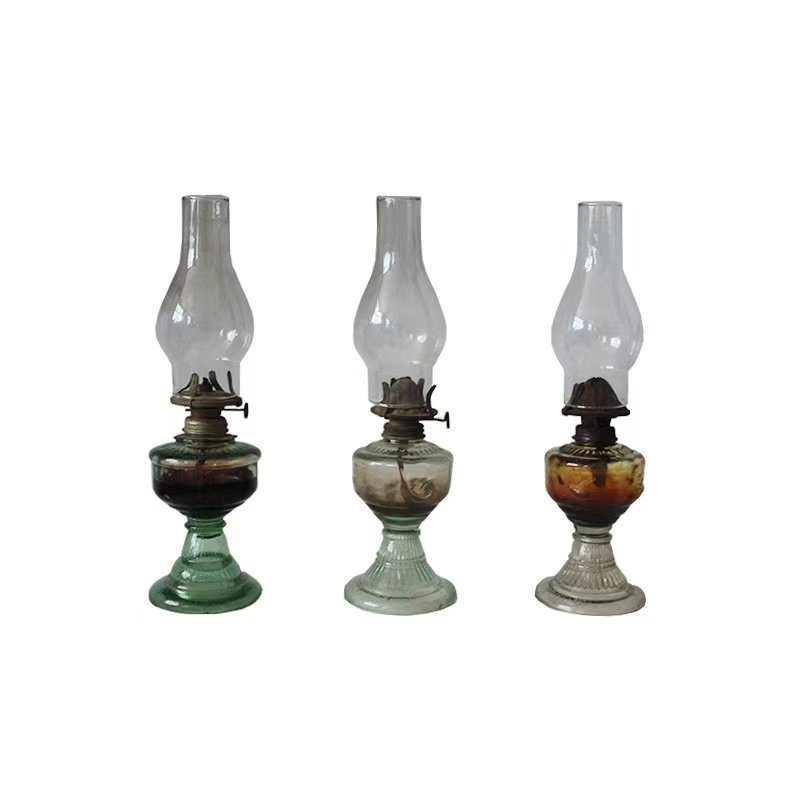 Vintage 70er Jahre Petroleumlampe mit Glasschirm - Nostalgische Volksdeko Requisite