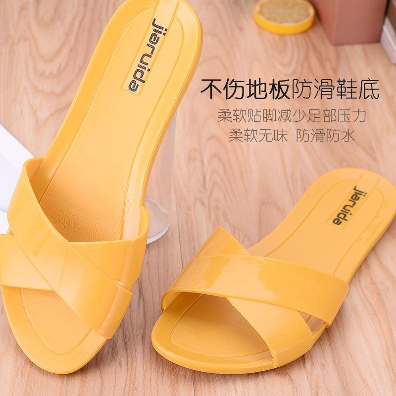 PVC Slippers Women's 2025 Summer Korean Version Dormitory Slippers Flat Bottomed Lightweight Comfortable Jelly Crystal Slippers