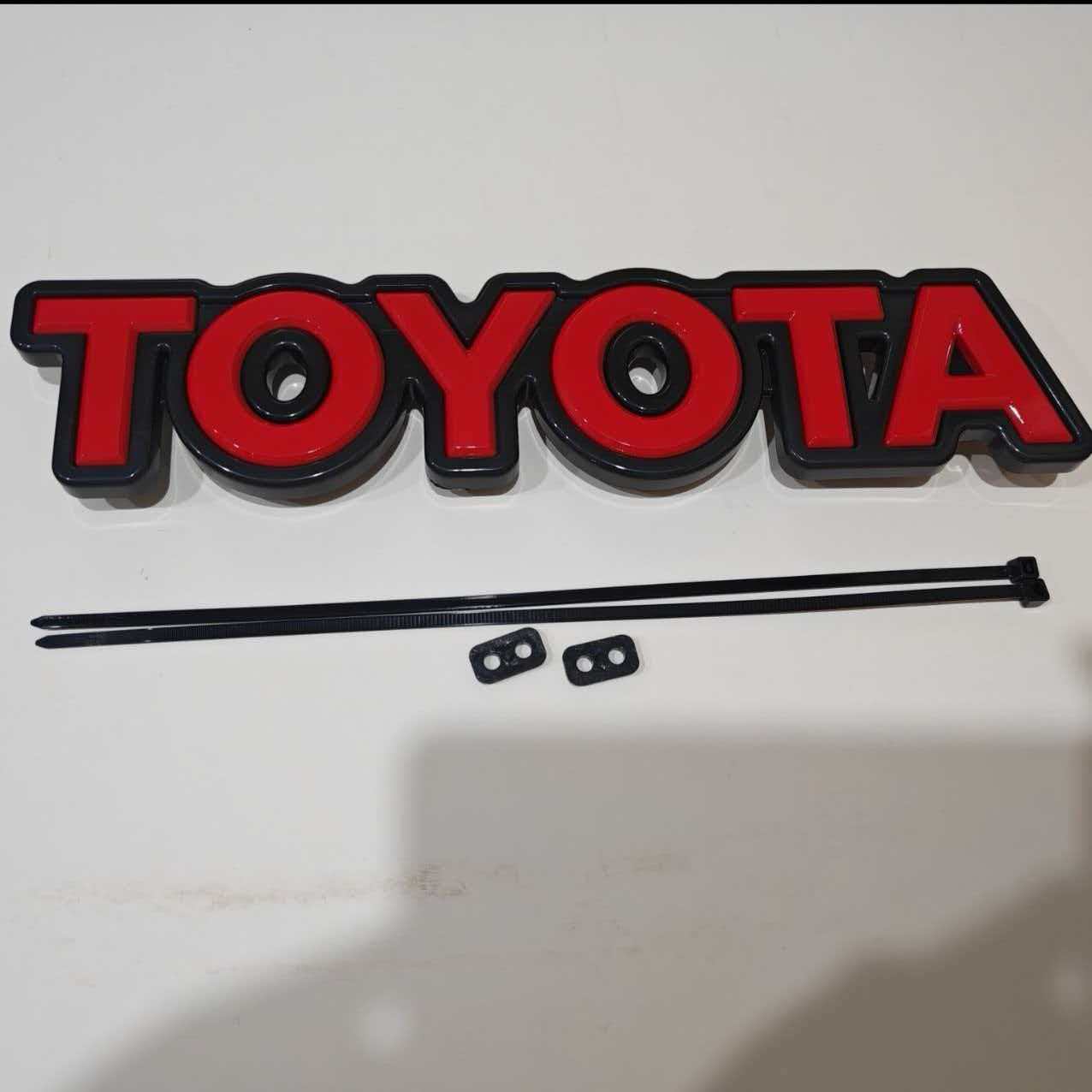 Toyota Front Grille Front Bumper Retro Grille Emblem for Land Cruiser LC100 LC95 LC80 Wildlander Harlander RAV4 Letter Emblem 35.5X7.5cm