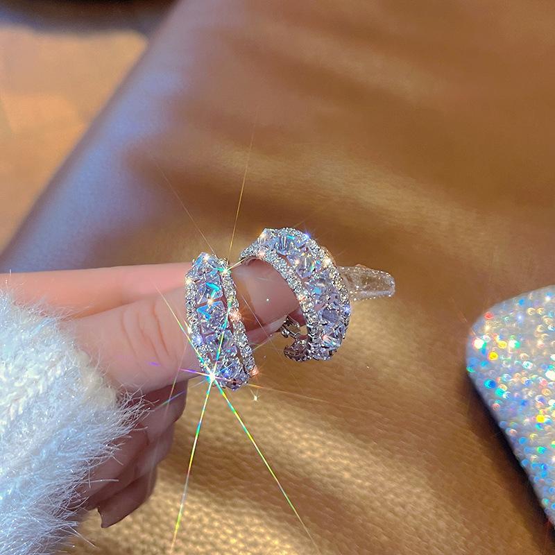 Butterfly wings, a pair of earrings, super flash temperament light luxury stud earrings, personalized Internet celebrity earrings of the same style