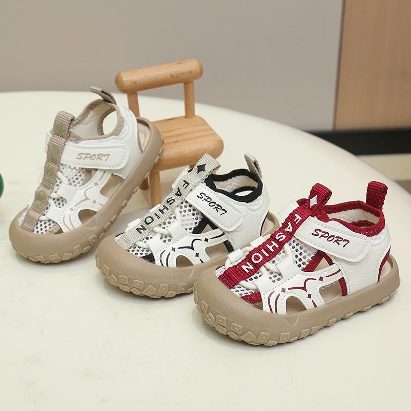Trendige Sport-Sandalen mit Reifenprofil für Jungen, Neue Sommer-Freizeit-Sandalen mit geschlossenem Zehenbereich für Mädchen, Sandalen für Babys zum ersten Laufen