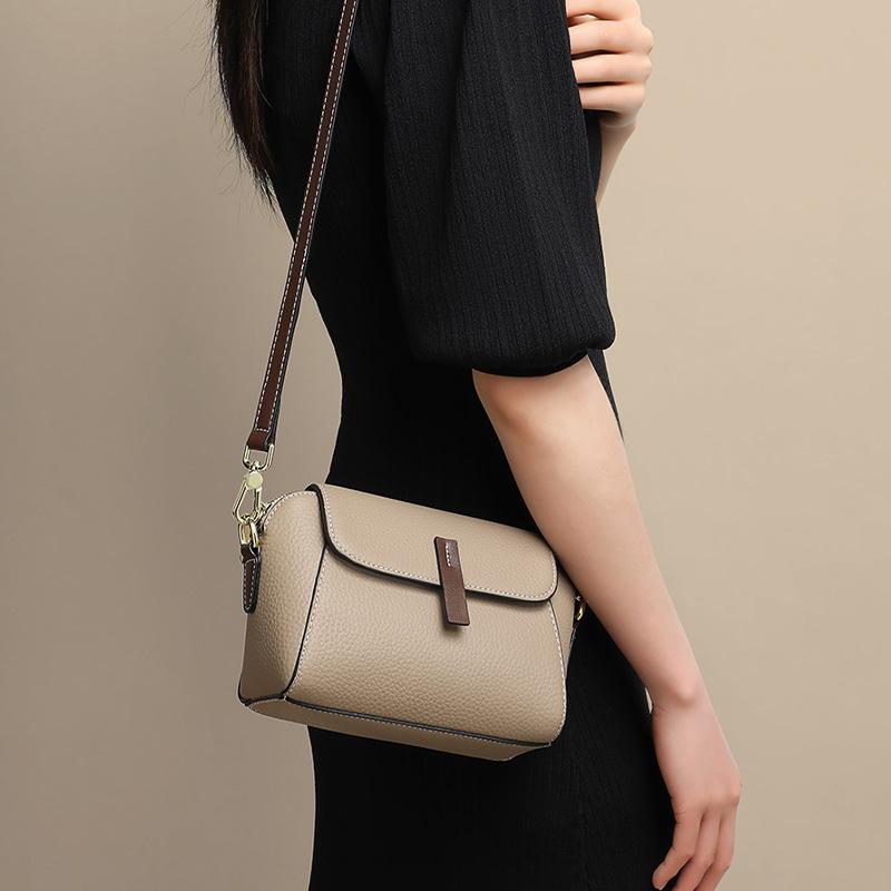 Small Square Bag Shoulder Bag New Leather Bag Fashionable Crossbody Bag Spring and Summer Versatile Small Bag Women's Bag