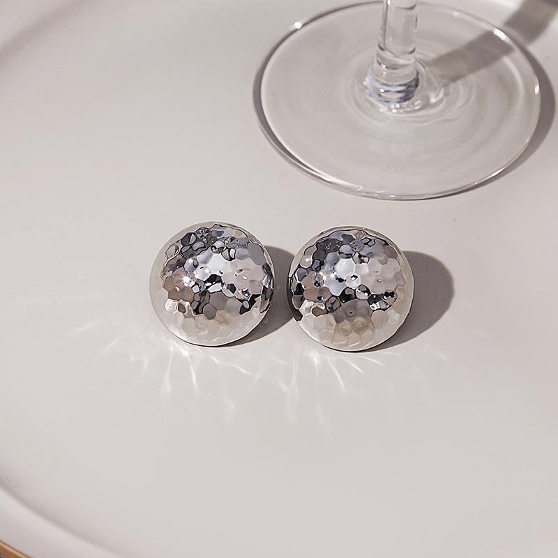 Retro Geometric Metal Stud Earrings, Simple Wave Texture Hong Kong Style Earrings, Niche High-End Square Earrings.