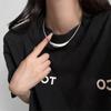Moderner goldener gebogener Röhrenhalsreif Luxuriöses Aussehen Bequemer Metall-Choker Perfekt für Partys und Verabredungen