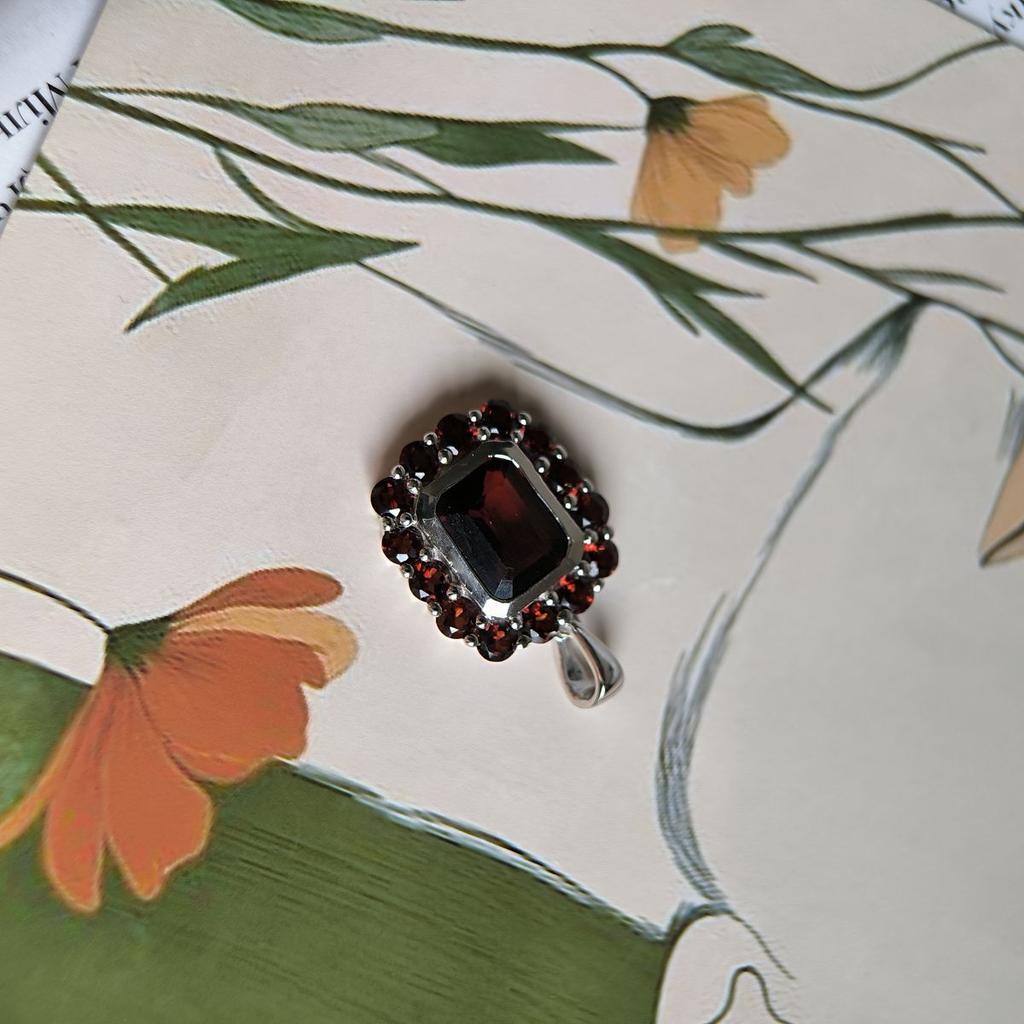 Silver Pendant with Garnet 4.575ct (2181392)