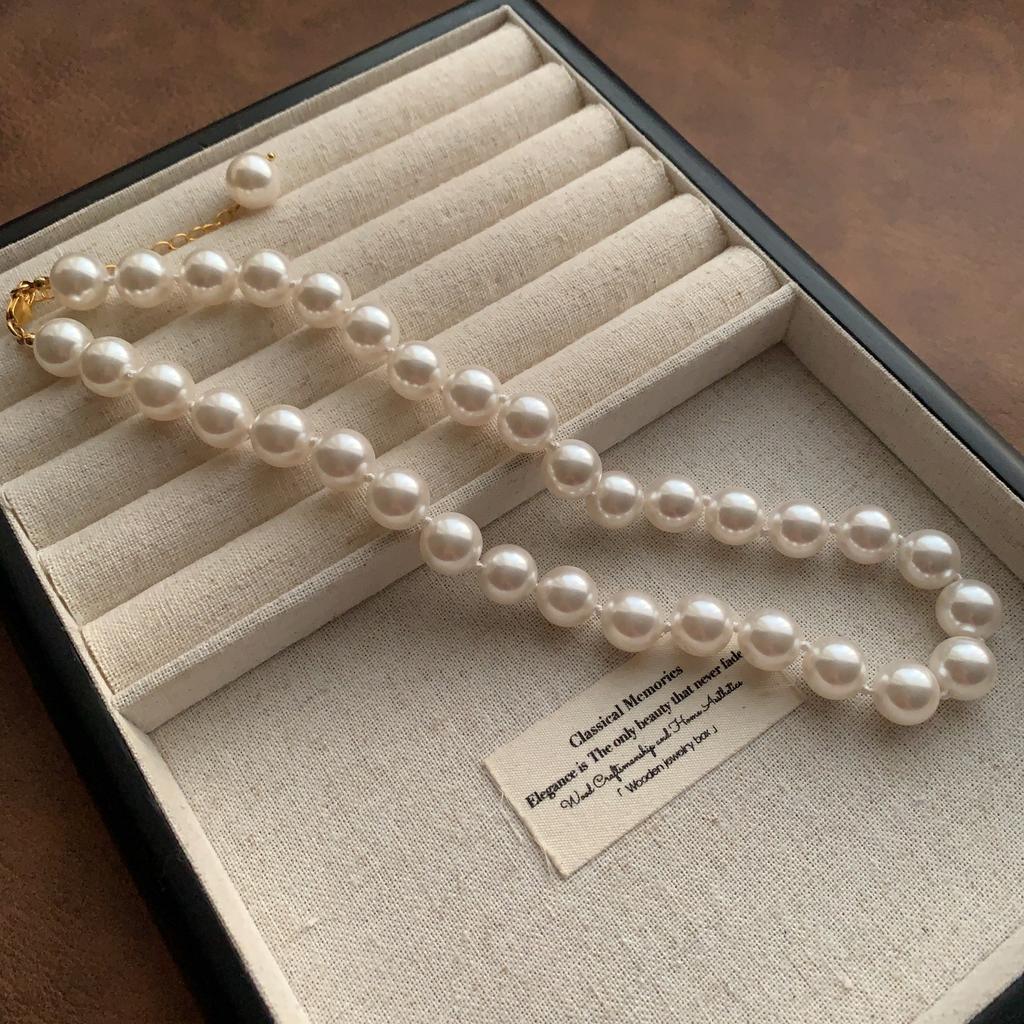Welfare model Spot pearl autumn and winter sweater chain Tahitian imitation pearl niche necklace French retro niche design