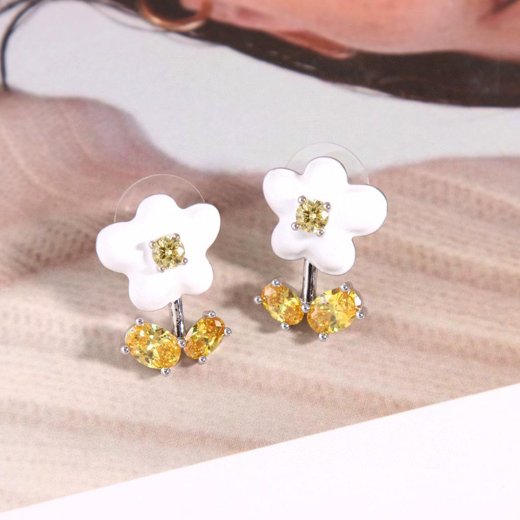 New Hot Brand Vintage Flower Earrings for Women Gift Luxury Jewelry Fashion Copper Designer Eardrop Lady Party Stud Earrings