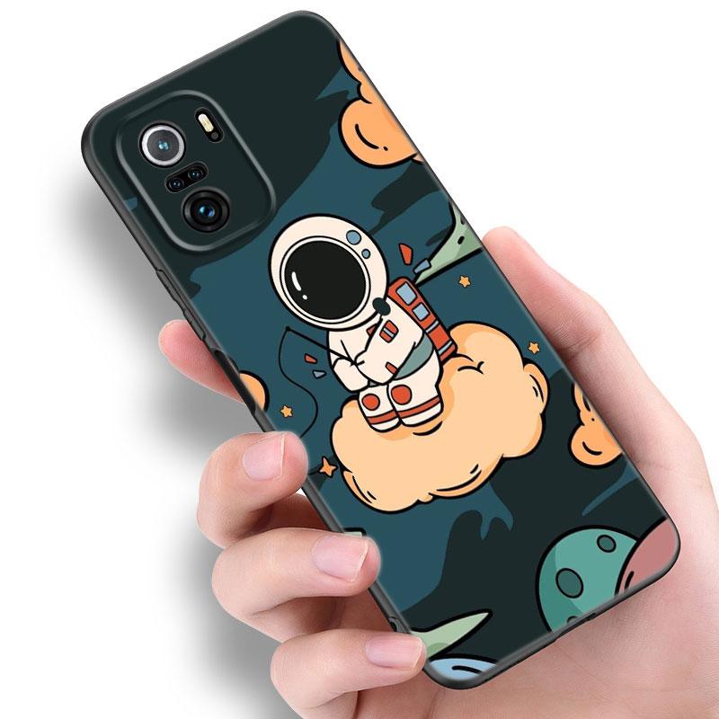 Cartoon Cute Astronaut Black Phone Case For Xiaomi Redmi 7A 8A 9A 10A 11A 9C 10C 12C 13C 11 Prime A1 A2 Plus 12 4G Note 9T 12R
