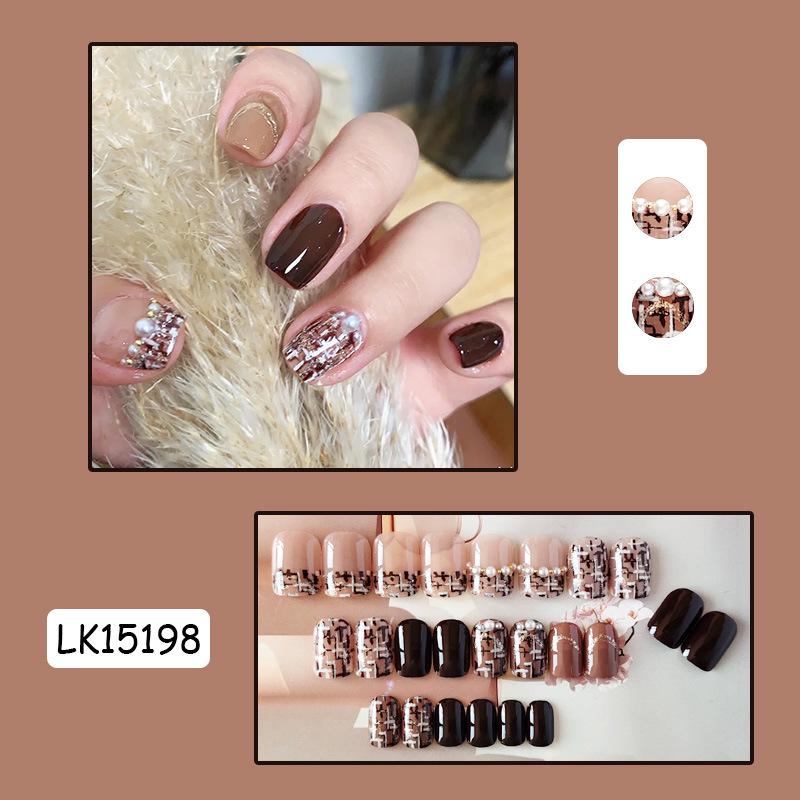 Plaid Pearl Nail Art: Autumn & Winter Style False Nails with Colorful Accents.