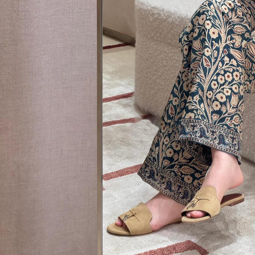 2025 summer new niche design French one-word cool slippers fringed pendant flat-bottomed slippers women's wear