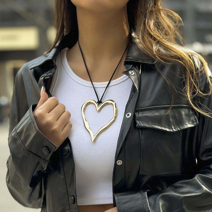 Simple geometric love hollow pendant necklace hip-hop sweet and cool irregular versatile necklace