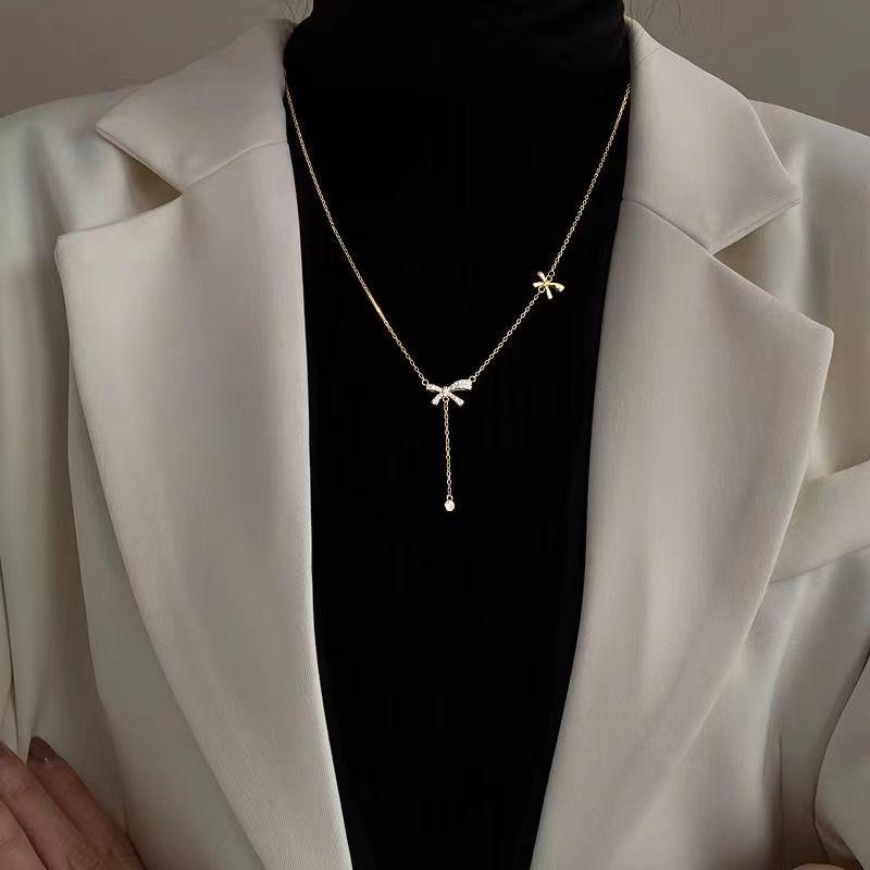 Elegante Quasten-Schleifen-Anhänger-Halskette - Leichtes Luxusdesign für Frauen