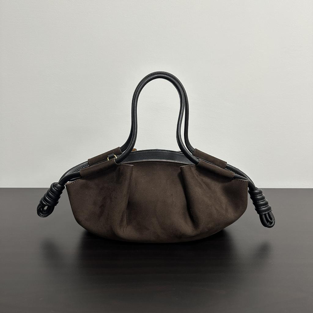 2025 New Internet celebrity catwalk model leather cloud bag dumpling bag drawstring women's bag fashion high sense messenger portable