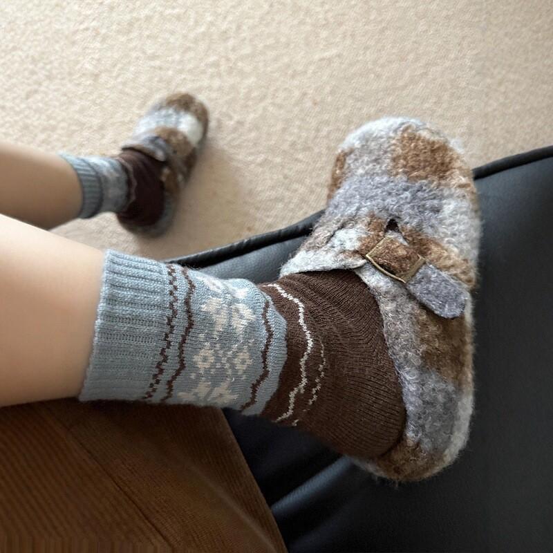 Autumn And Winter New Warm And Skin-Friendly Medium Tube Socks Merad Color Fair Island Cashmere Stacking Socks Retro Versatile Calf Socks