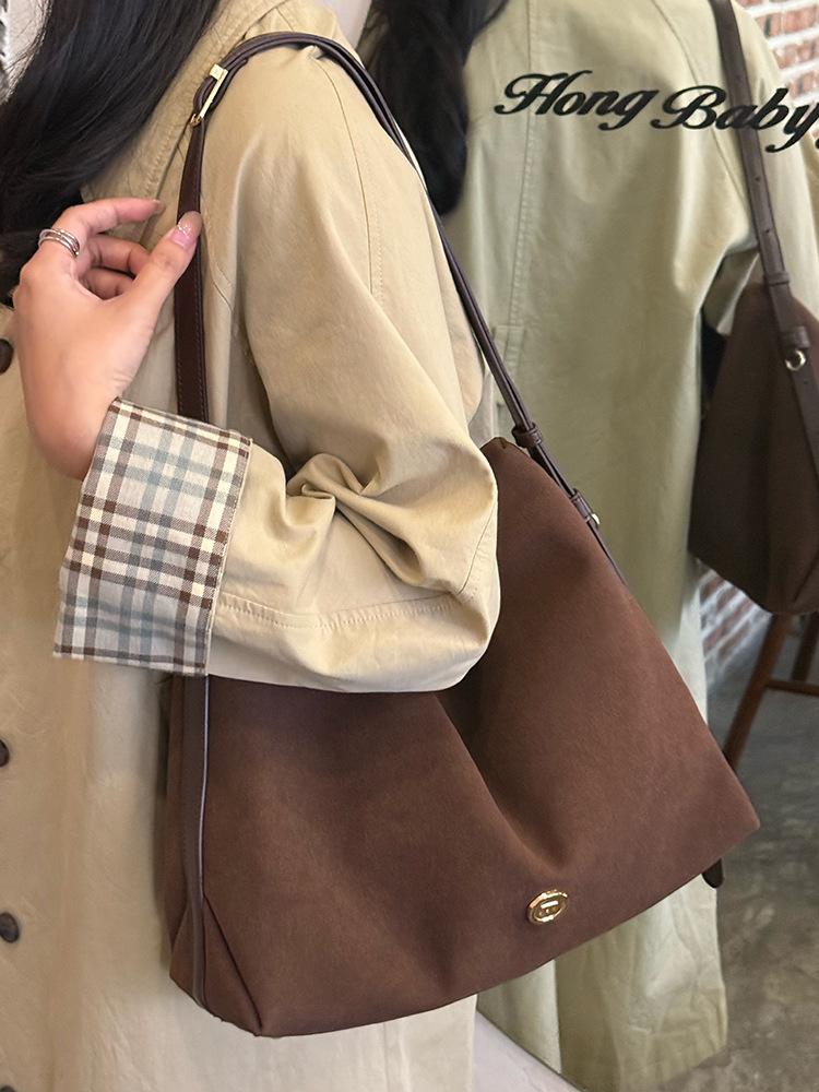 

Корейская версия замшевая мягкая кожа большая сумка новая большая вместимость простая на плечо сумка-мессенджер высокое чувство сумка-тоут для поездок на работу коричневый