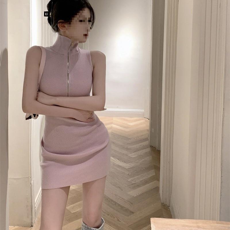 

Spicy Girl Sleeveless Knit Dress: Sexy Slim-Fit, High Neck, Hip-Hugging Short Skirt for Women - Spring/Summer 2026 L: 110-125 lbs розовый