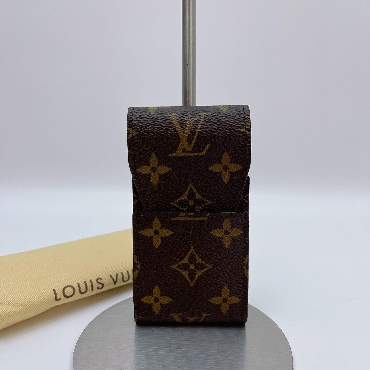 [Pre-Owned] Fashionable Simple Versatile PVC Coated Canvas Wallet - Very Good #1LYTZ6Q ONE SIZE