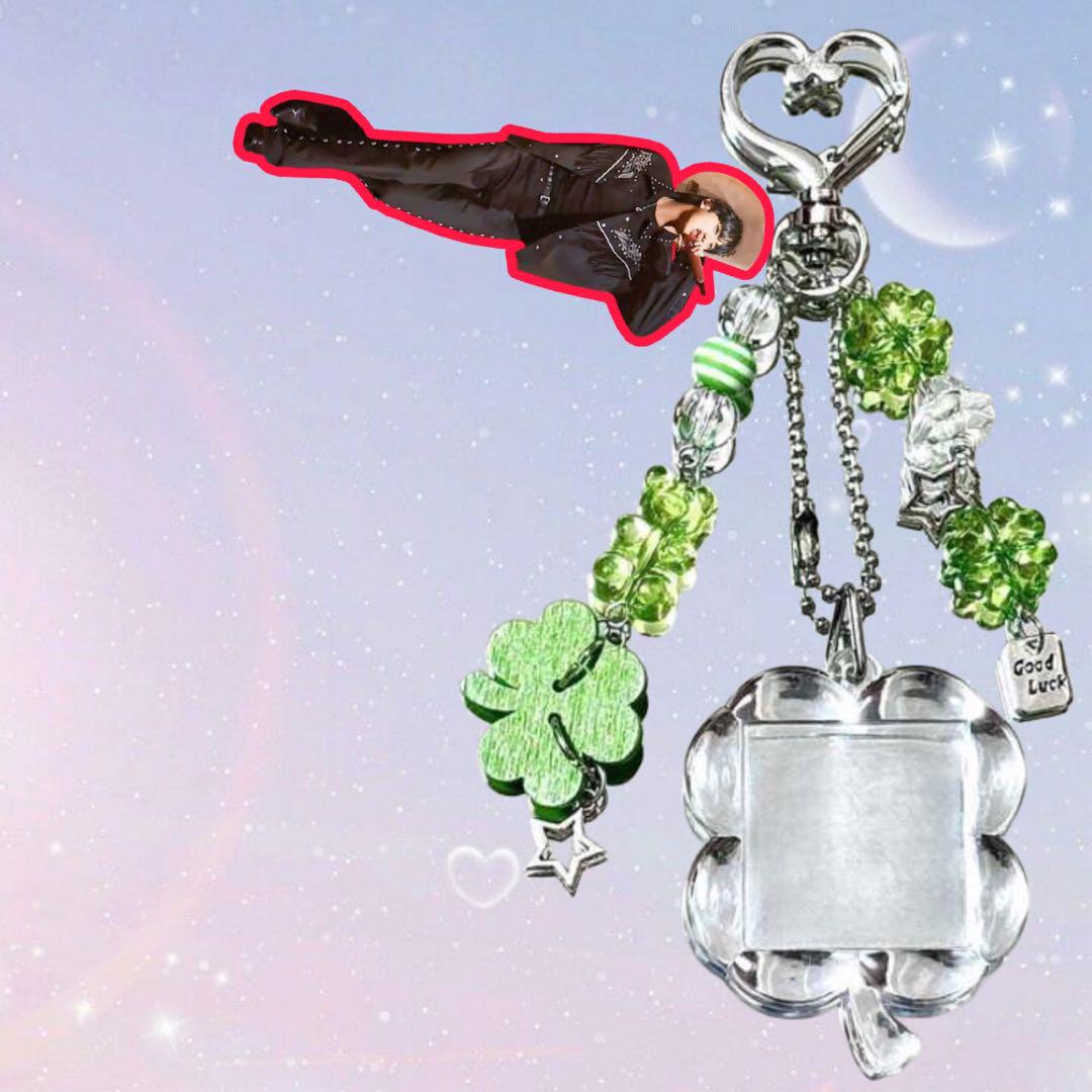 

[USED] BTS Jin Happy Four-Leaf Clover Keychain