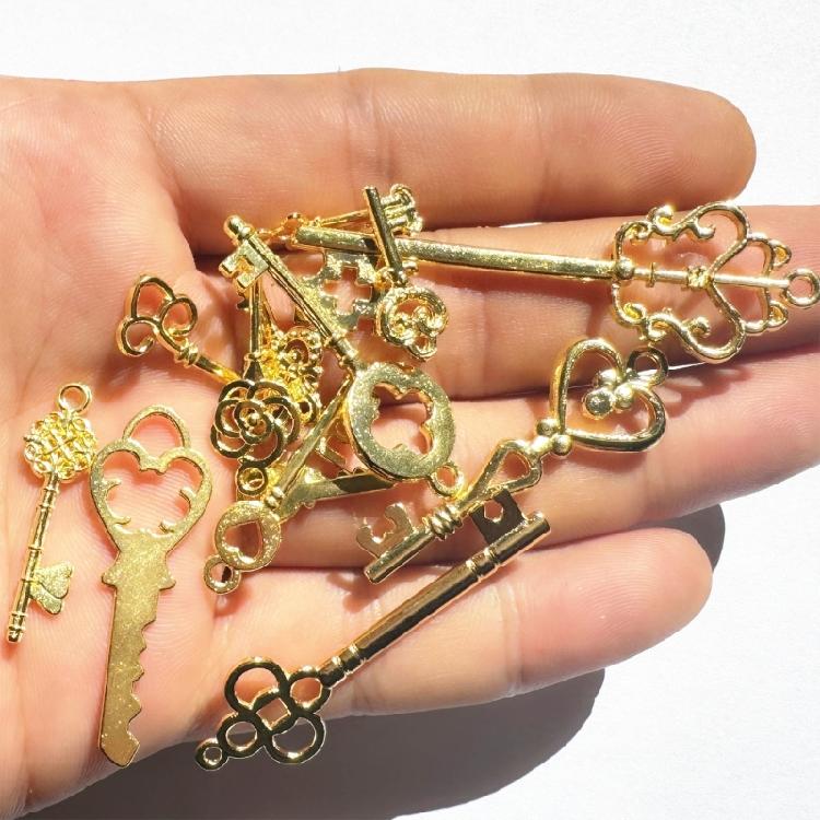 Set of 13 Vintages Metal Key Management Accessory Charms Mixed Retro Style for Keys Decorative Pendants Gift Practical