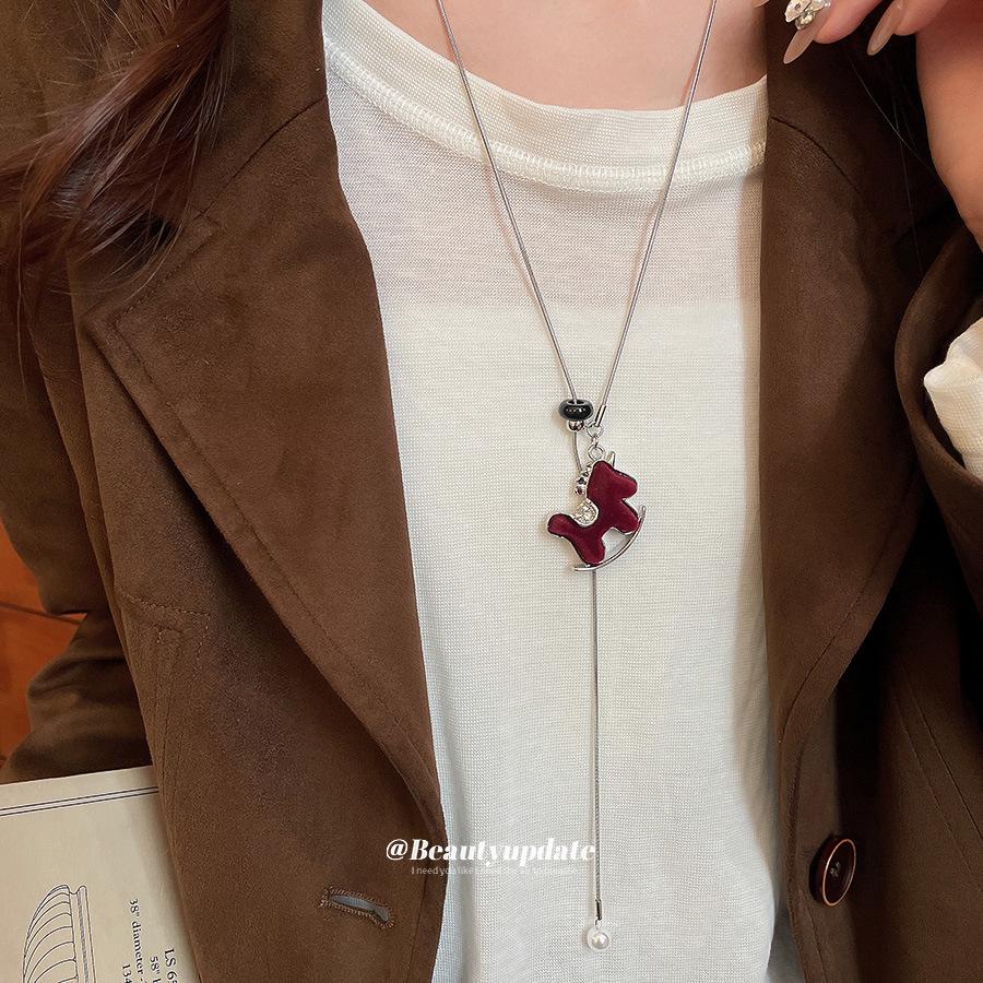 European & American Zircon Resin Rocking Horse Pendant Sweater Necklace - Versatile High-End Autumn/Winter Fashion