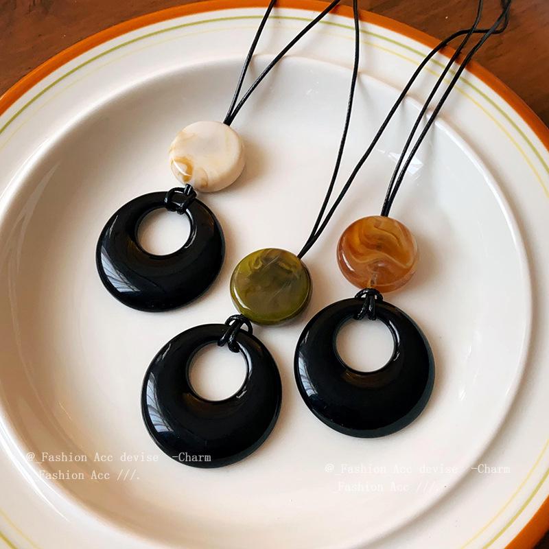 Elegant Geometric Resin Ring Necklace: Chic Long Chain for Women