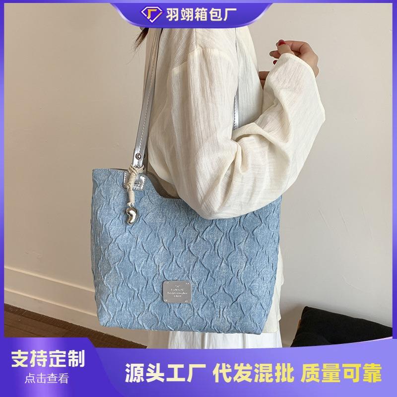 Denim bag women's large-capacity new summer leisure shoulder college student class commuting tote bag