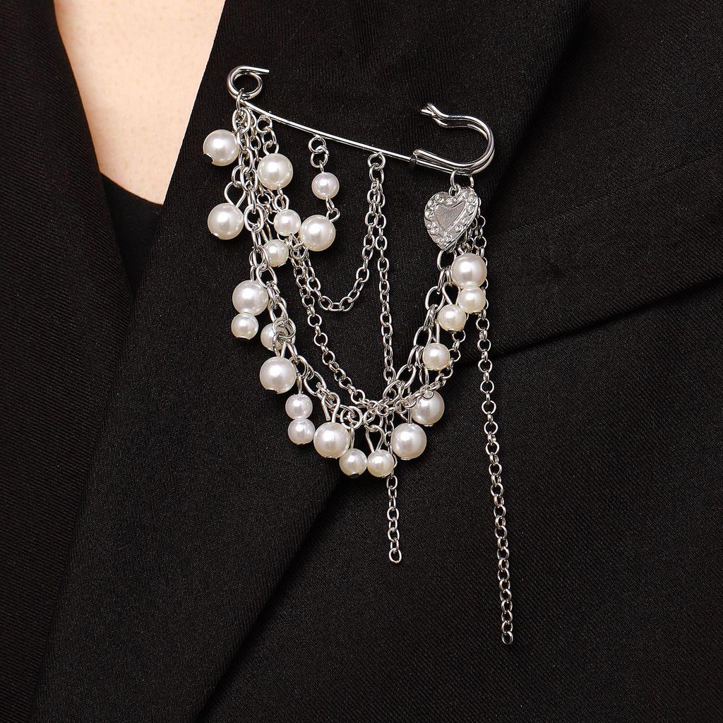Minimalist Cross Jewelry Paperclip Chain Brooch—Unisex Punk Hip Hop Heart Pin with Tassel for Suits