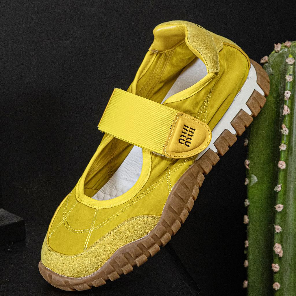 Kožené platformové miu série městské Mary Jane jaro 2025 nové kulatá špička suchý zip sportovní a volnočasová obuv ženy