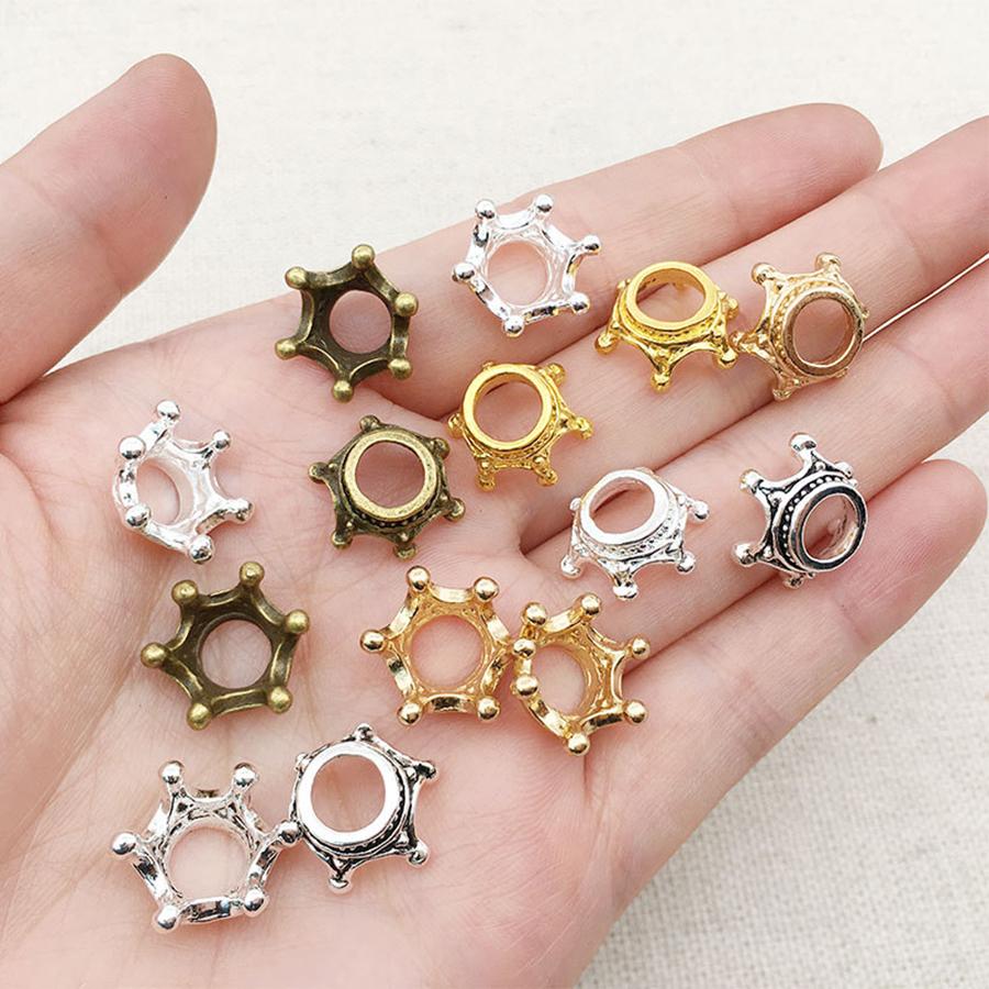 32pcs 1cm Mini Metal Crowns, 1:12 Scale Dollhouse Miniature Decor, Tiny Vintage Crown Charms for DIY Crafts & Fairy Garden
