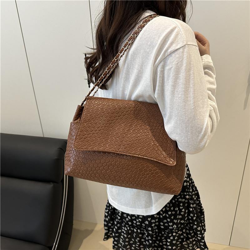 Korean Ins Style Chain Bag, Versatile Simple and Large-capacity Shoulder Bag, New Large Underarm Bag, Commuter Bag.