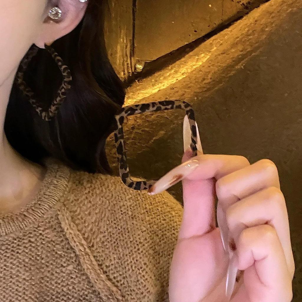 High-End Retro Leopard Print Herzohrringe - Silber Stecker Nische Maillard Stil für Damen