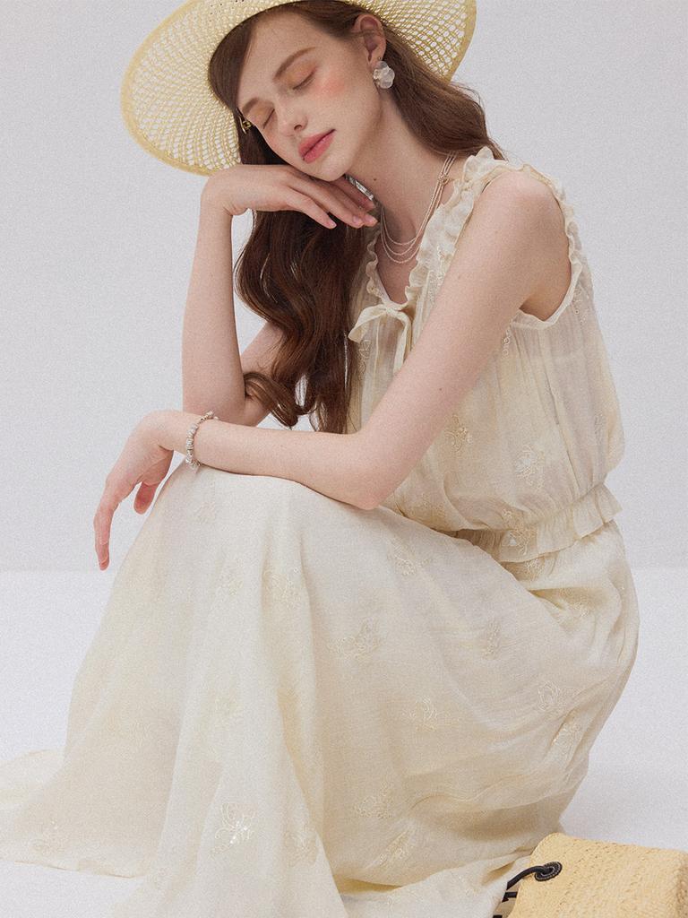 Sinseuden Saint Embroidered Long Skirt