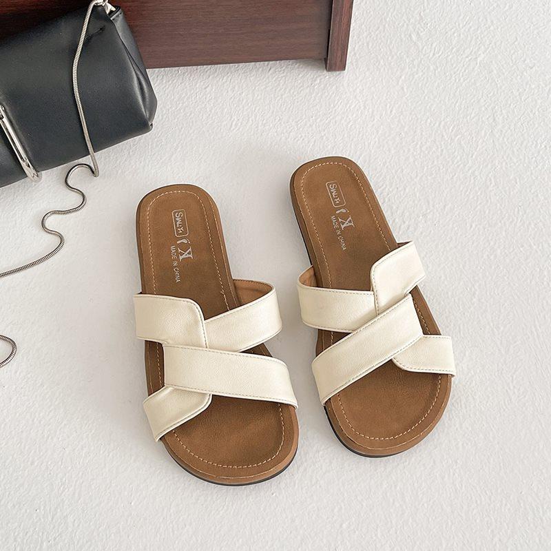 Shit wear sandals design women's seaside beach shoes step on the run-off niche summer soft-soled slippers new women's shoes