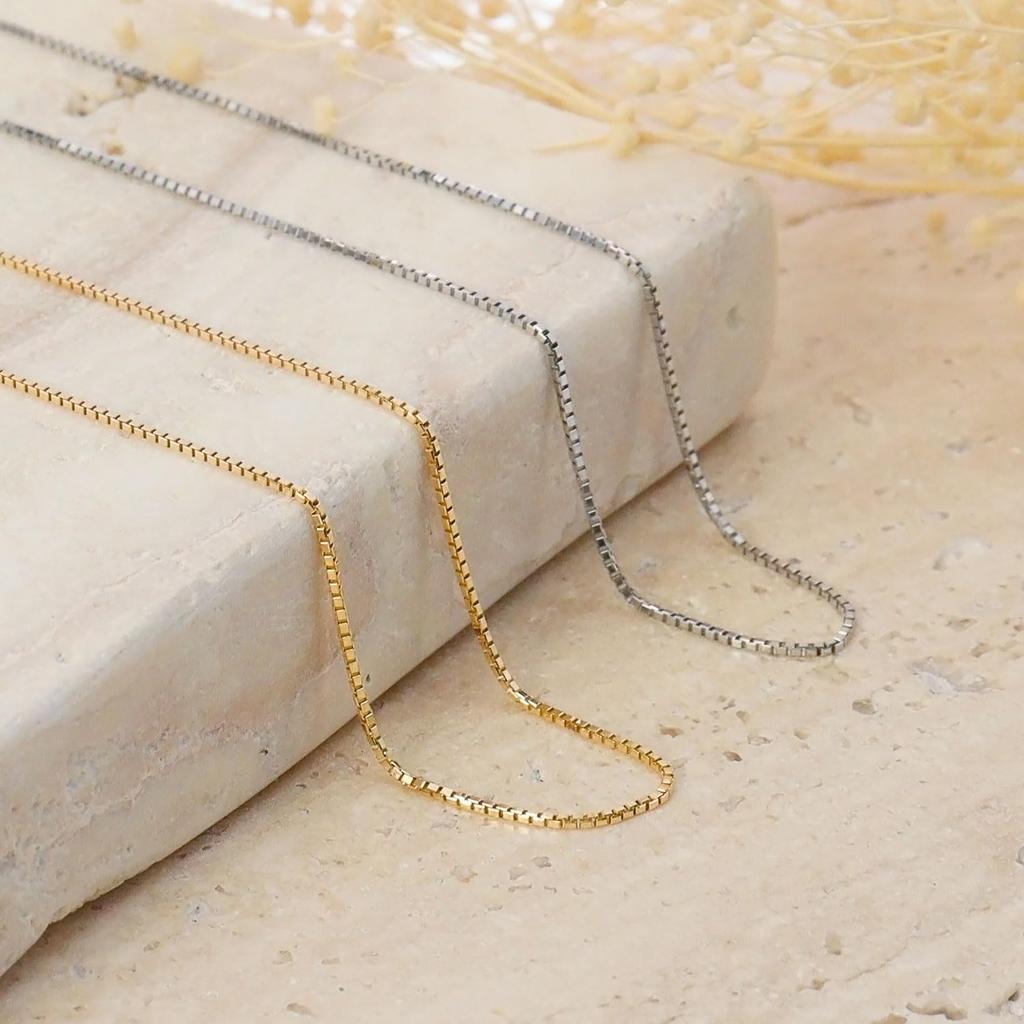 Lala Christie Gold Chain 18K Approximately Up to Adjustable Necklace, Gold, Venetian, 0.65mm Wide, 1.89g, 45cm, Length, lc97-0045