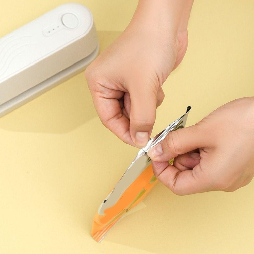 Mini Food Packaging Bag Sealer USB Charging Heat Sealer Plastic Bags Sealer Food Storage