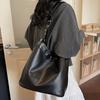 Rivet Decorative Large-capacity Bucket Bag Women's Shoulder Bag