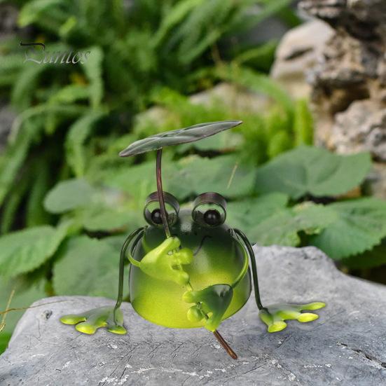 Frog Garden Statue Handmade Iron Frog Ornament Collectible Frog Figurine for Patio Balcony Home Indoor Decor Office Desk