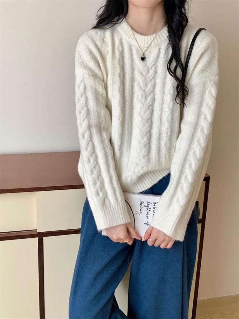 Vintage Korean Cable Knit Round Neck Sweater for Women - Autumn/Winter Fashion, Versatile & Trendy Base Layer