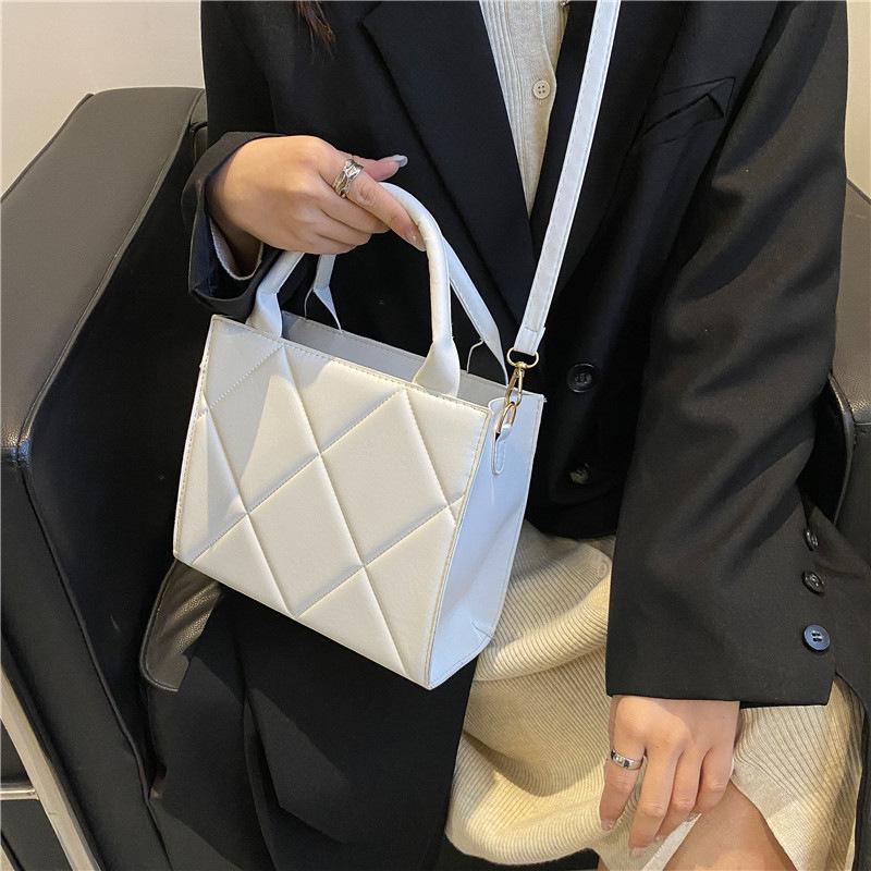 2025 new fashion spring new simple ins diamond tote bag large capacity shoulder messenger bag bag women