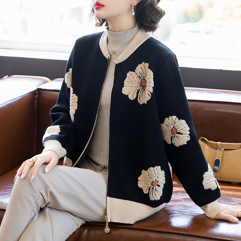 2025 New Fashionable Knitted Top: Spring & Autumn Short Jacket for Middle-Aged Women