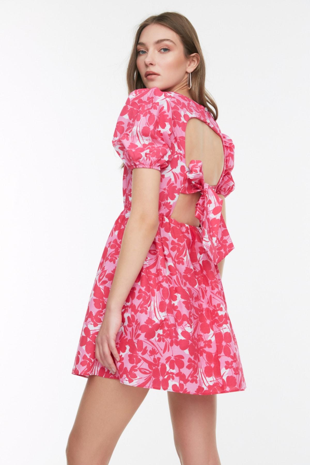 

Мини-тканое платье с разноцветным цветочным принтом на спине TWOSS22EL2858..