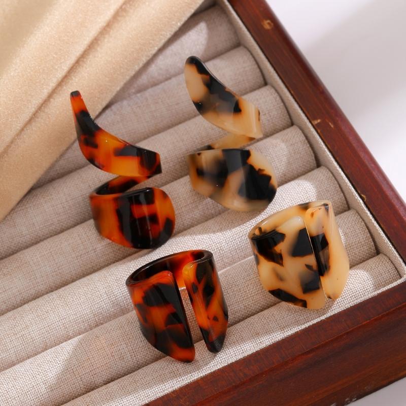 Flexible Fit Brown Leopard Pattern Acrylic Geometric Ring Lightweight Comfortable Statement Jewelry Accessory