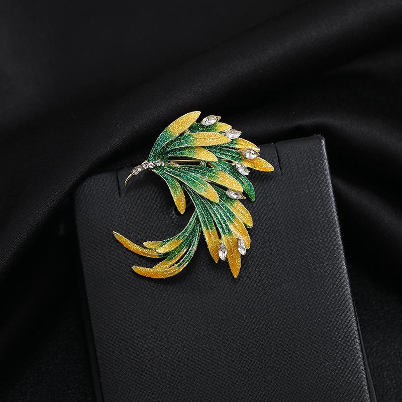 Chinese-style Retro Enamel Brooch with Gradient Diamonds and Elegant Phoenix Feather Brooch