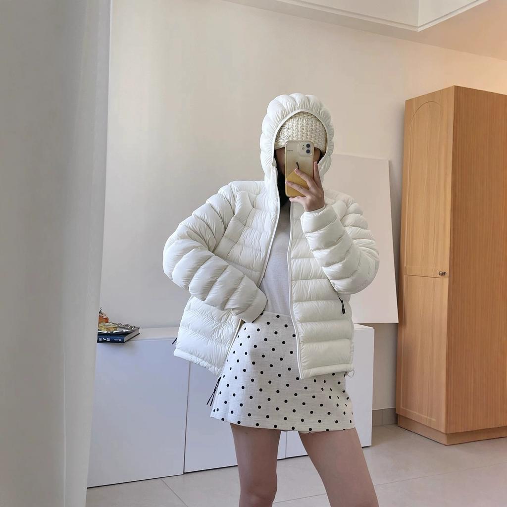 New autumn and winter high-end white duck down light and short hooded ribs down jacket women's jacket tide