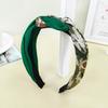 Fried Dough Twists braid with color matching has a stylized headband, which is simple, bohemian, elegant, and beautiful for dail