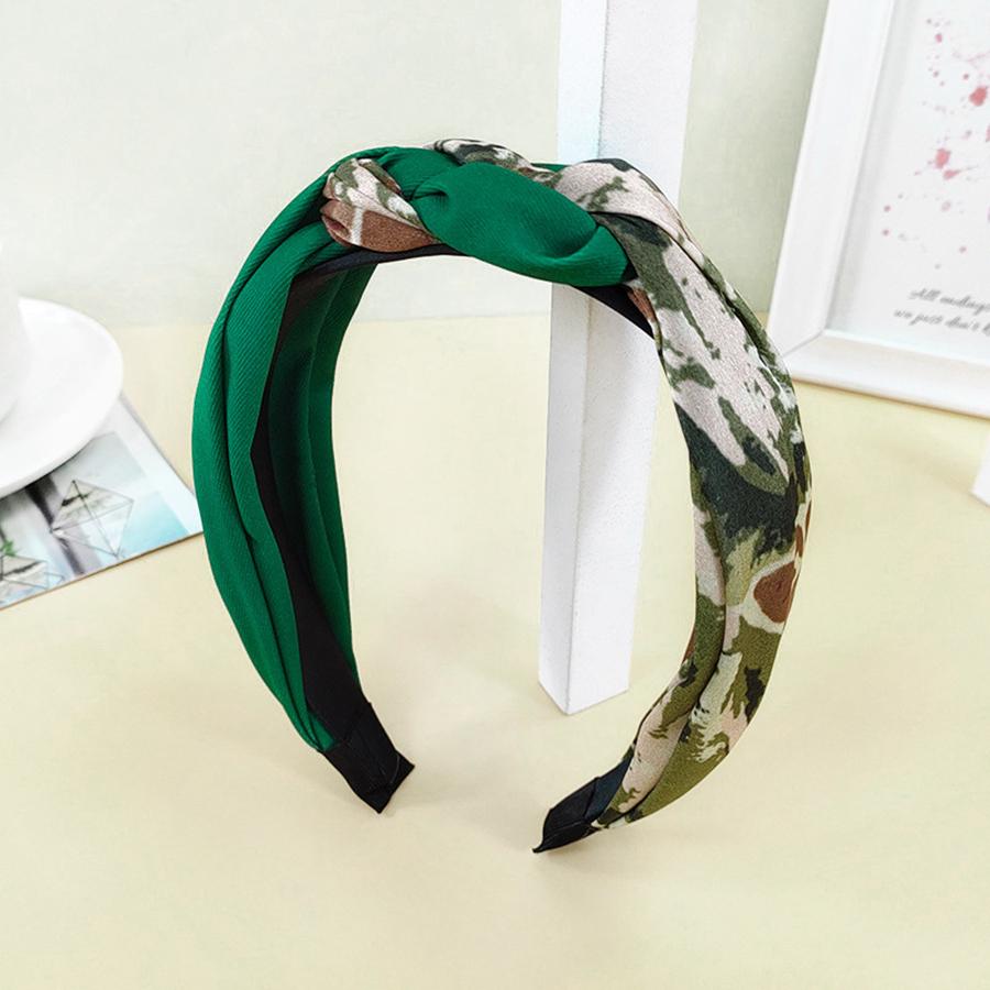 Fried Dough Twists braid with color matching has a stylized headband, which is simple, bohemian, elegant, and beautiful for dail