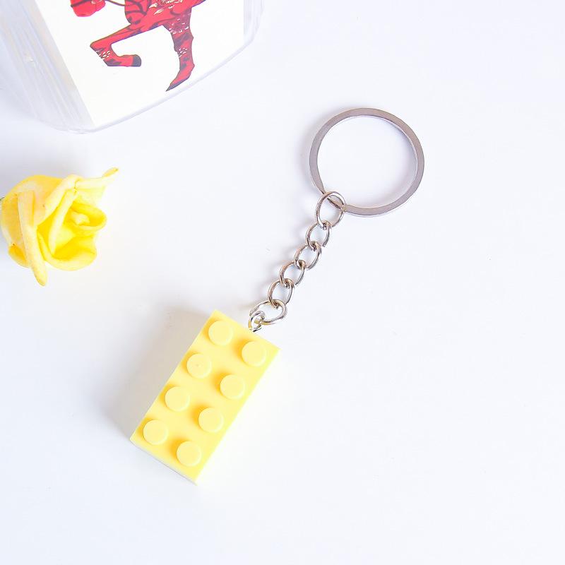 Bunte 2x4 Noppen Schlüsselanhänger: Personalisierter Taschenanhänger Ornament & Kleines Geschenk