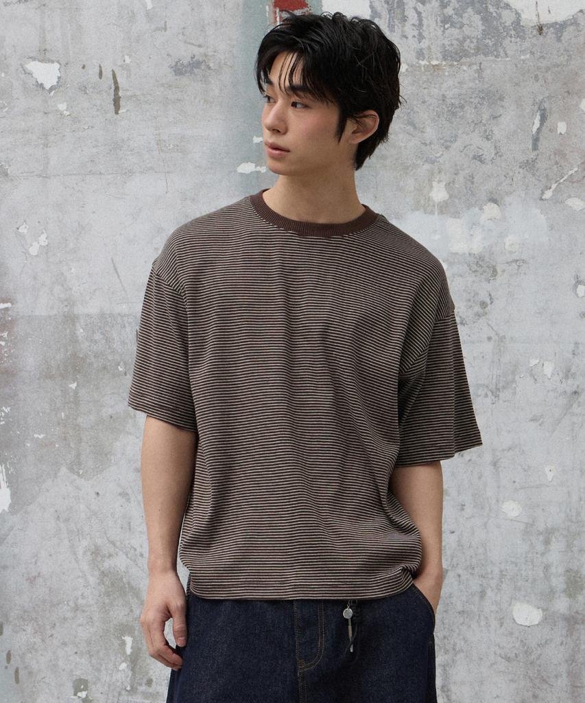 AGOD Back Incision Stripe Half T-Shirt [Brown]